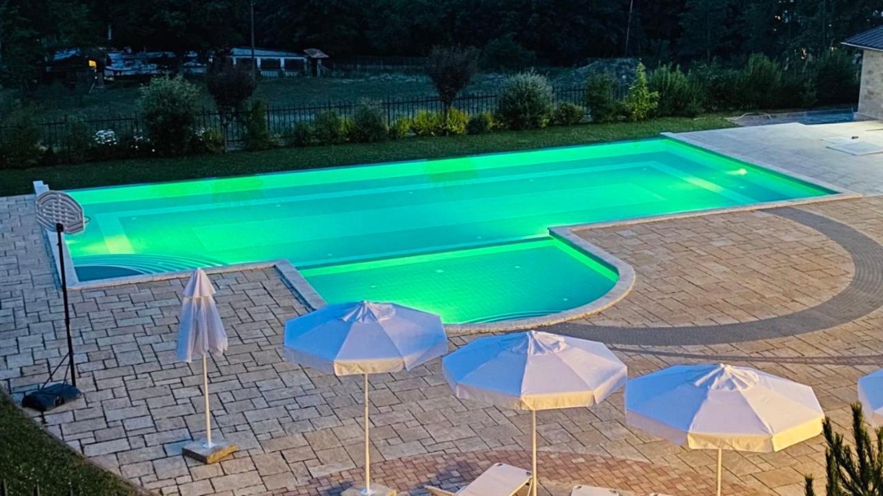 Vila Комплекс Омайник Kalofer Exteriér fotografie